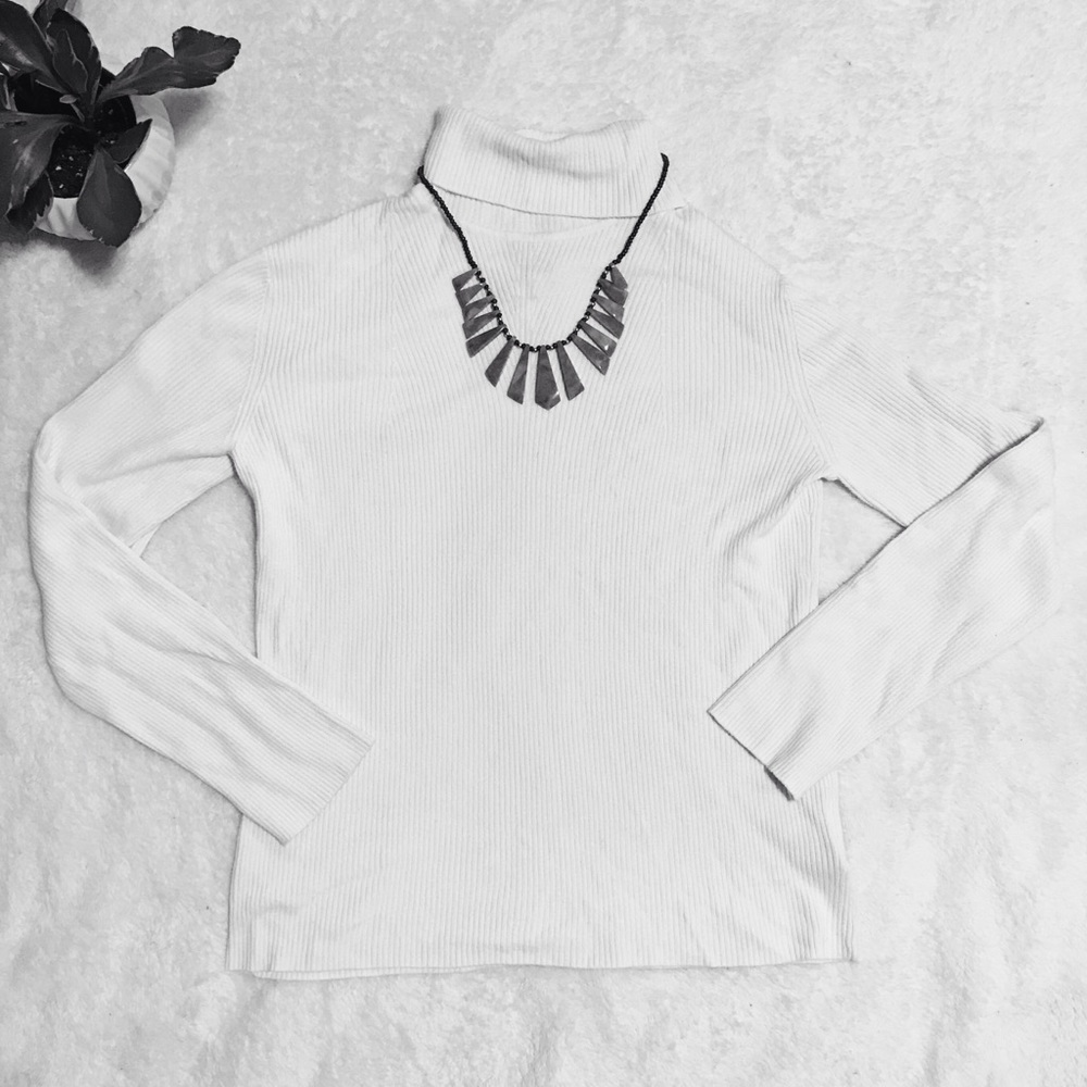 🌴 3 for $30 🌴 LOFT white turtleneck